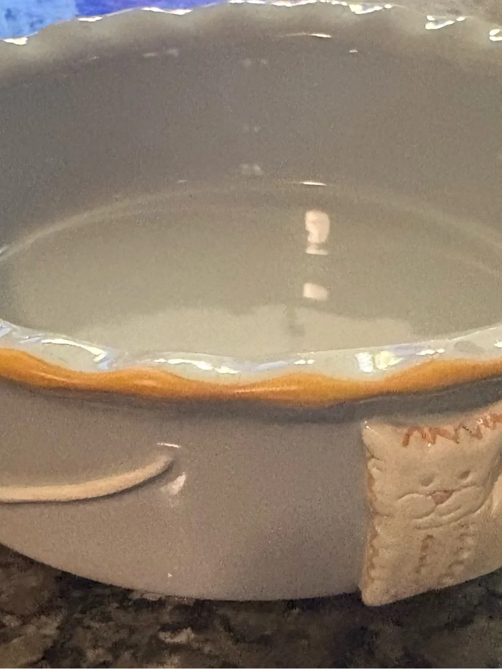 Vintage-Style Ceramic MEOW Pet Bowl with Scalloped Ruffled Trim